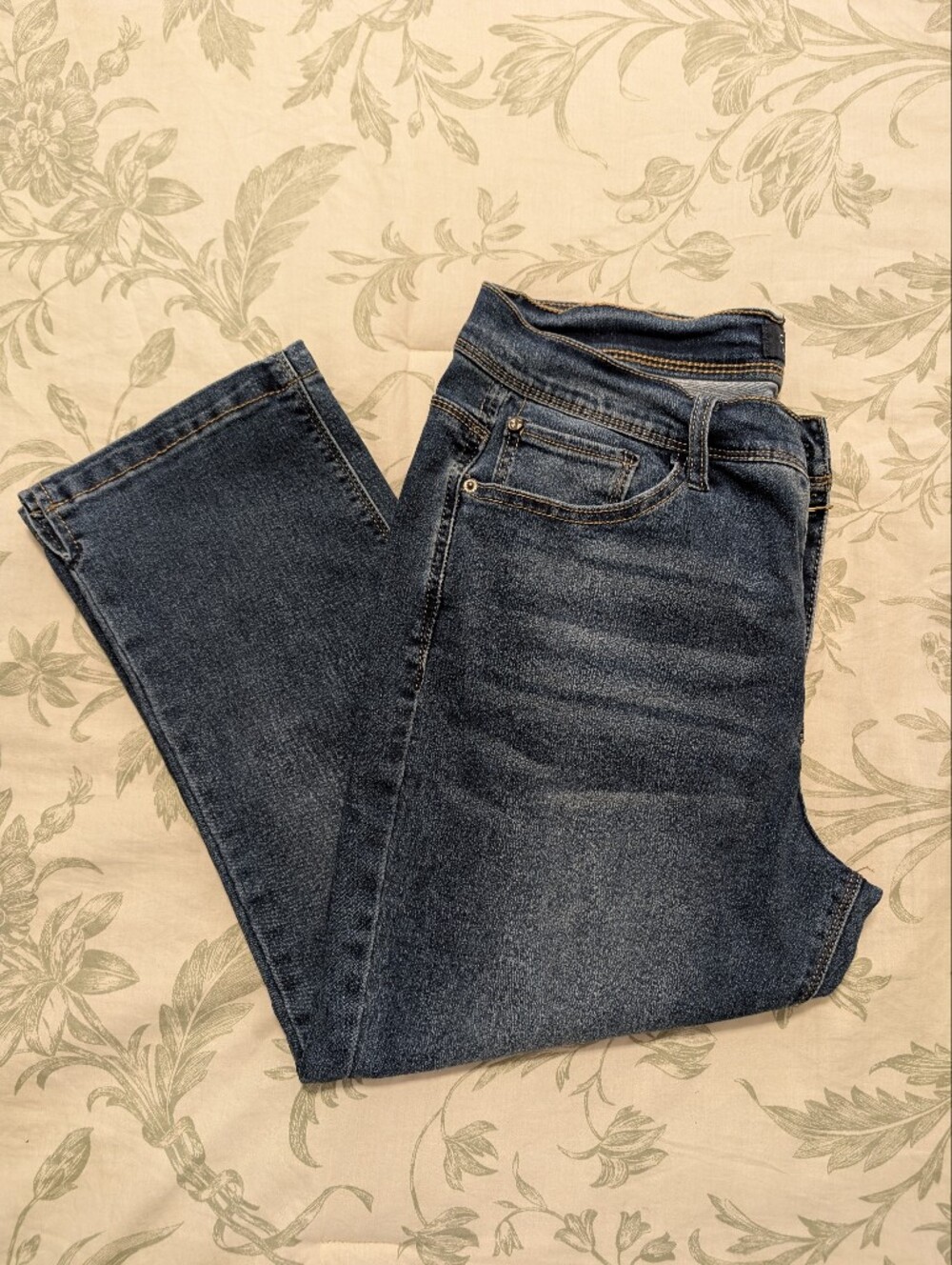 Women's Curve Appeal Capris